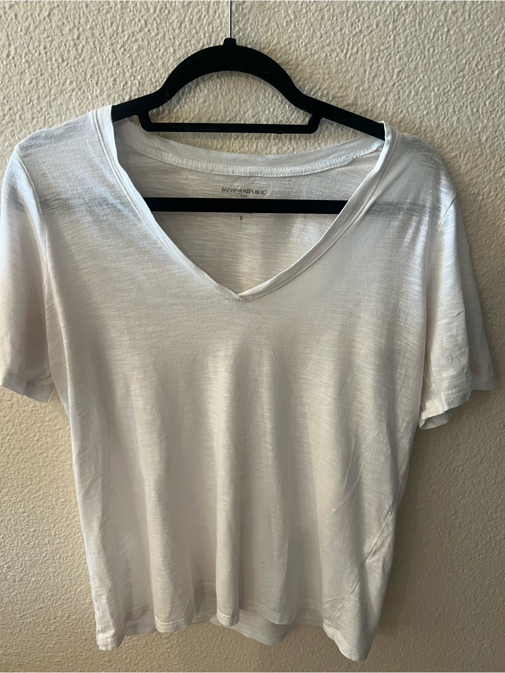 Banana Republic White V-Neck Short Sleeve Tee